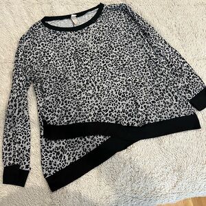 Black and white leopard print style sweater. Plus size, barely worn! 3X